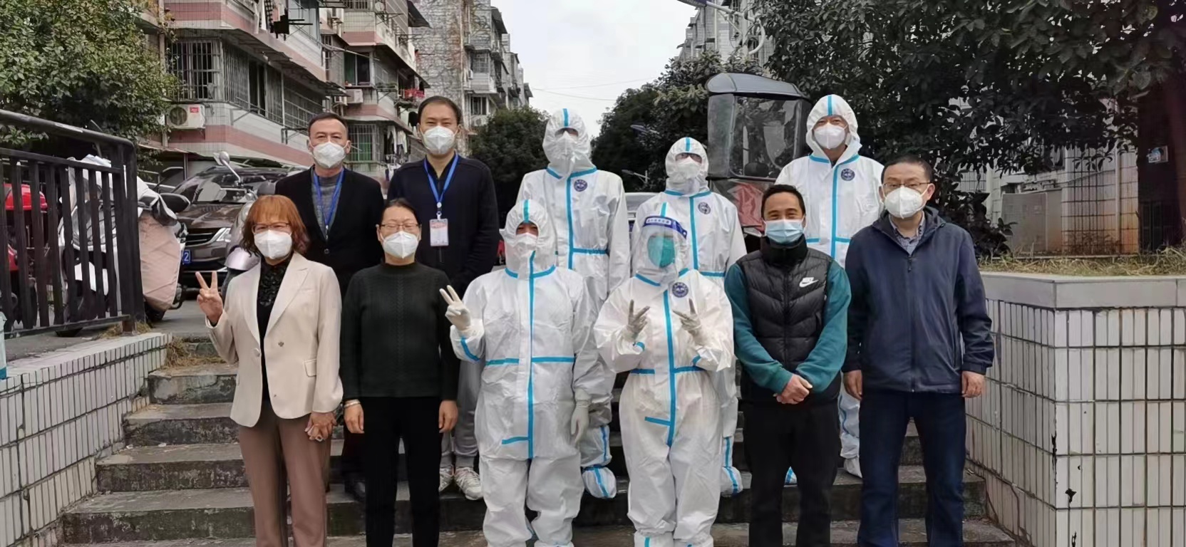 梨樹(shù)園北苑社區(qū)黑貓集團(tuán)志愿者合影.jpg 梨樹(shù)園北苑社區(qū)黑貓集團(tuán)志愿者合影.jpg