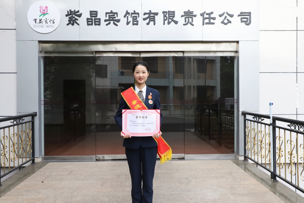 獲獎(jiǎng)留念.jpg 獲獎(jiǎng)留念.jpg