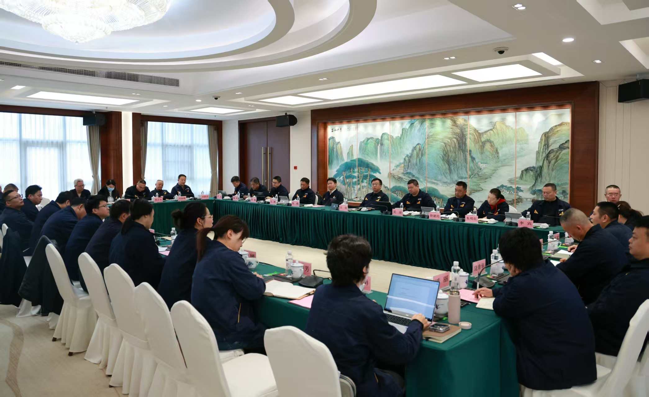 會(huì)議現(xiàn)場(chǎng).jpg 會(huì)議現(xiàn)場(chǎng).jpg